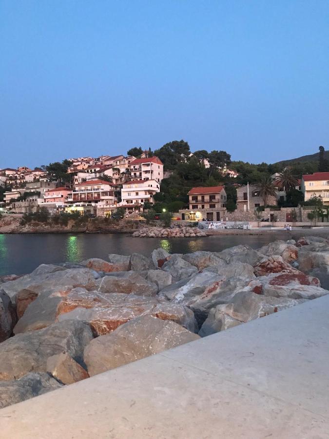 Apartments Peronja Jelsa Seafront Exterior photo