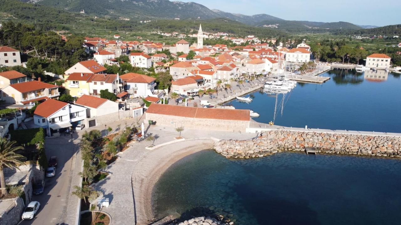 Apartments Peronja Jelsa Seafront Exterior photo