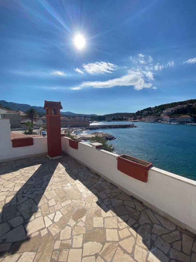 Apartments Peronja Jelsa Seafront Exterior photo