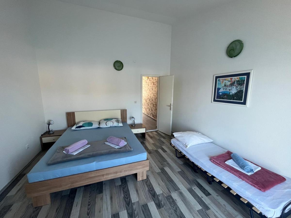 Apartments Peronja Jelsa Seafront Exterior photo