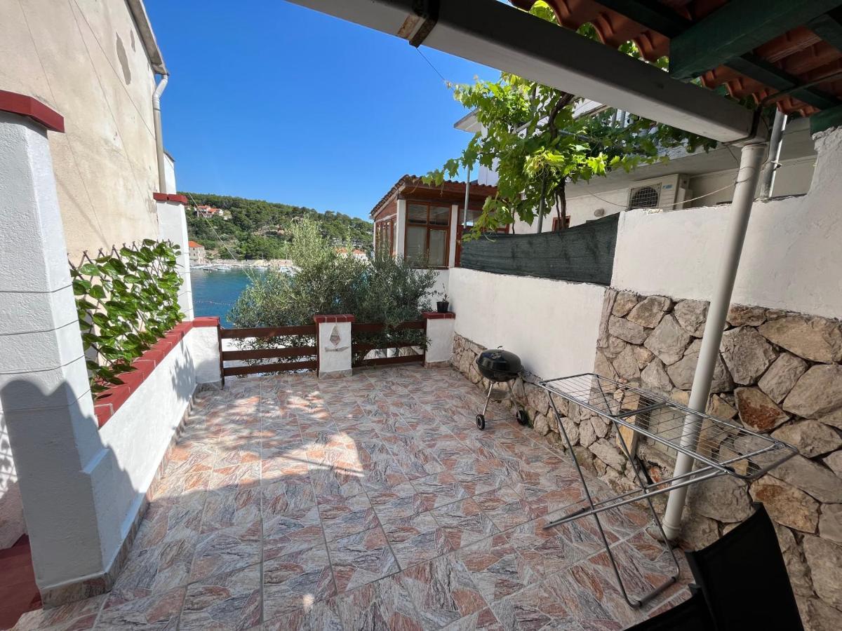 Apartments Peronja Jelsa Seafront Exterior photo