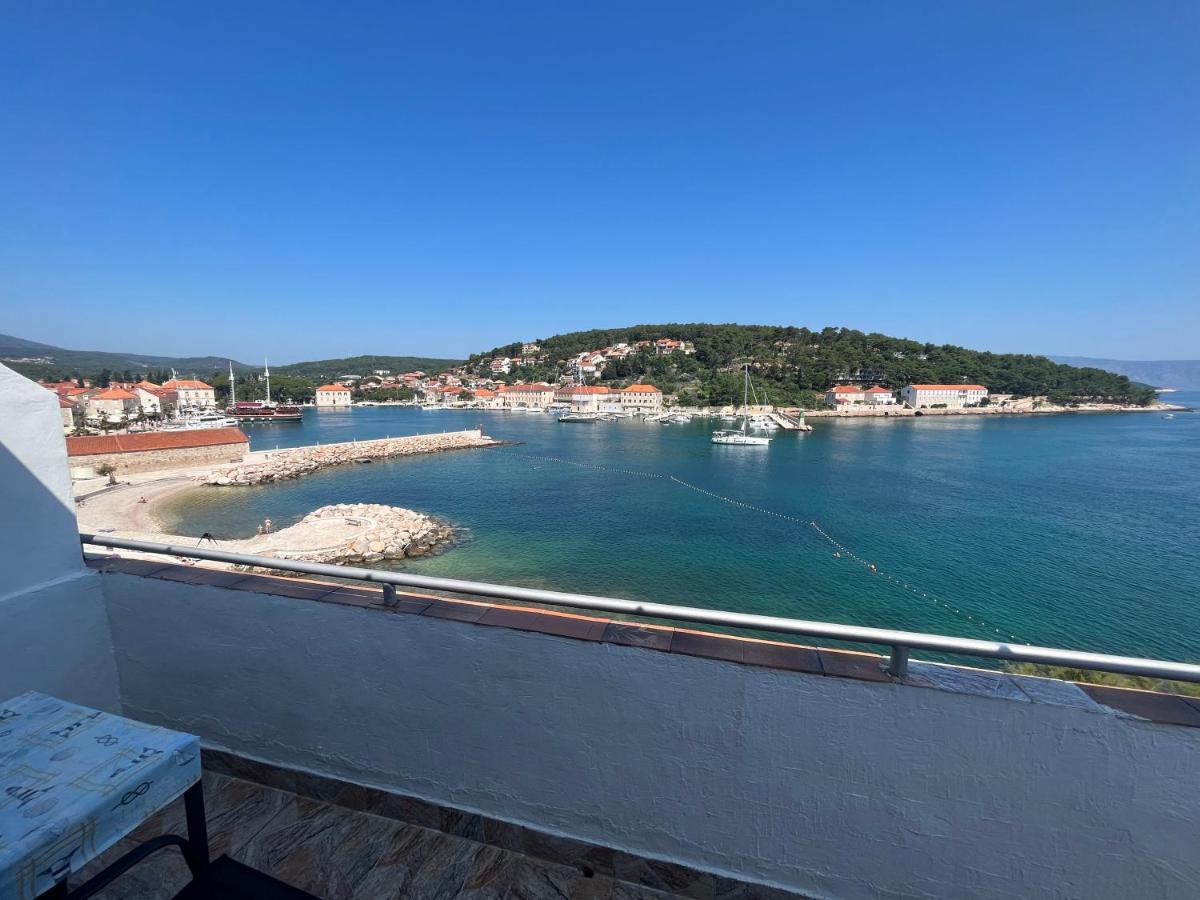Apartments Peronja Jelsa Seafront Exterior photo
