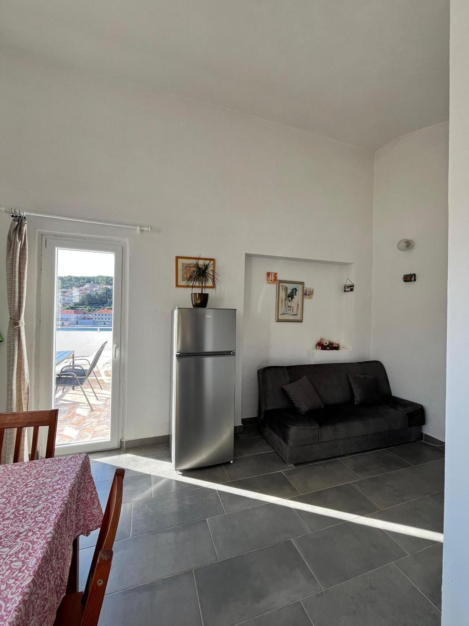 Apartments Peronja Jelsa Seafront Exterior photo