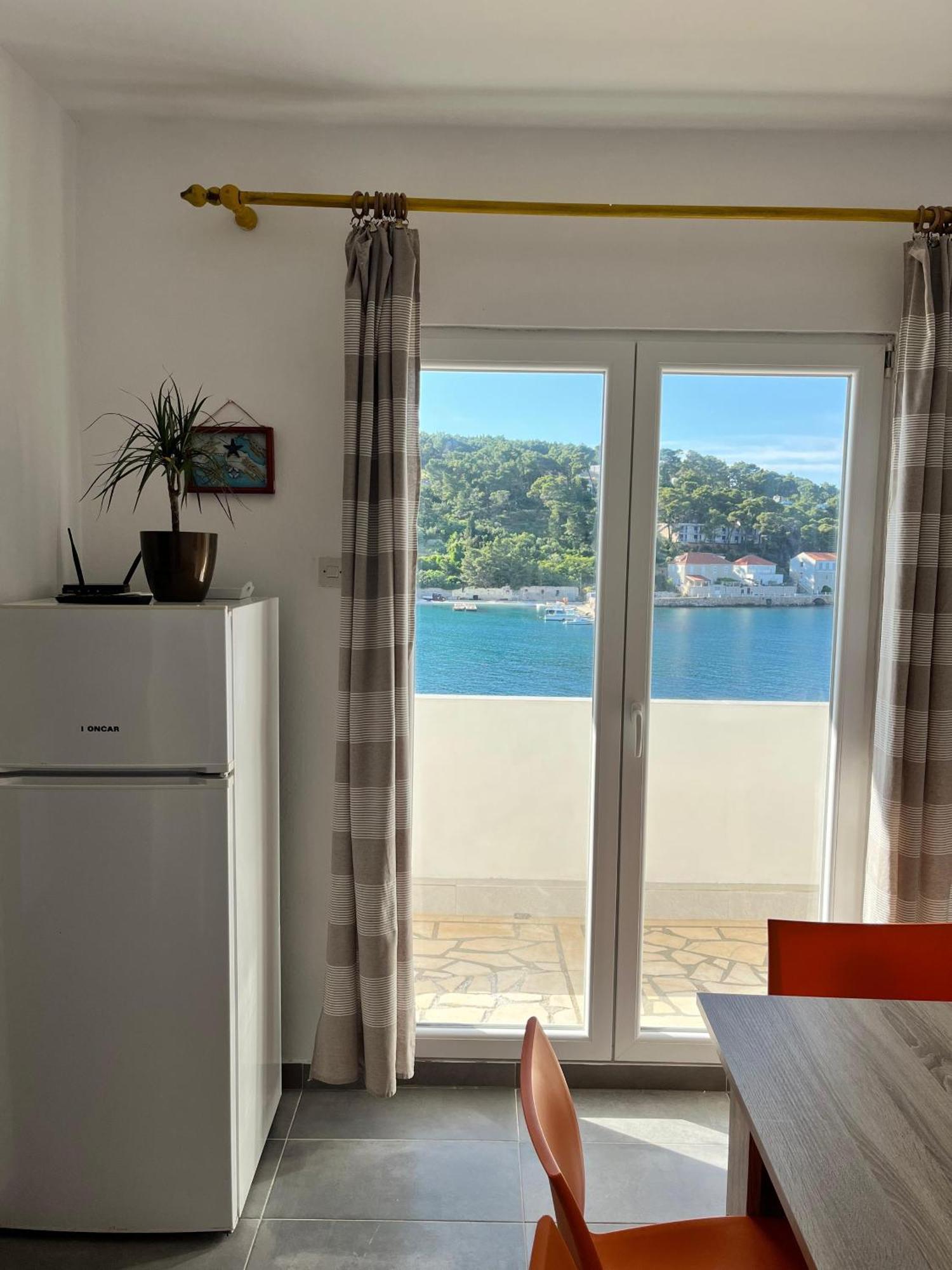 Apartments Peronja Jelsa Seafront Exterior photo